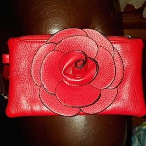 Red Rose Wristlet w/Cheetah Print Inside. OS